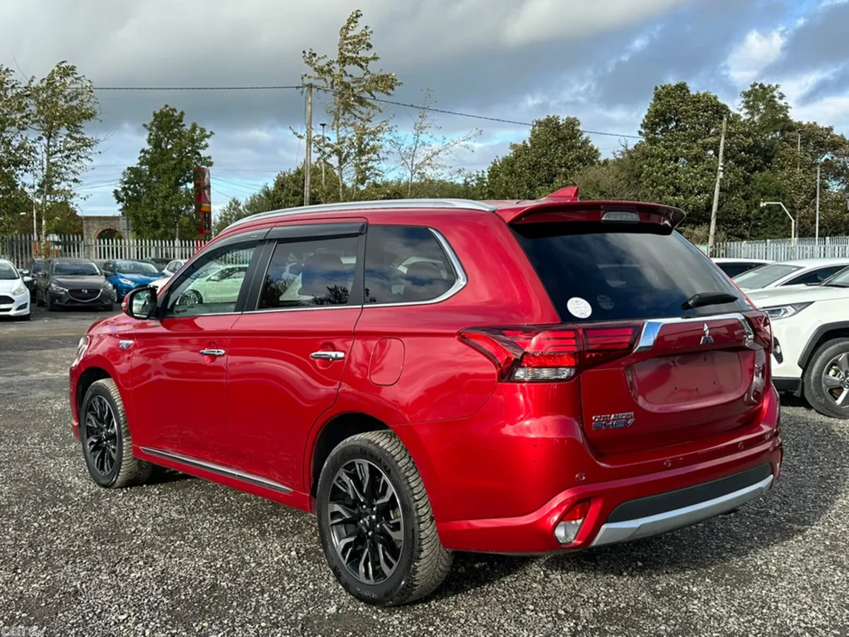 Mitsubishi Outlander SUV, Petrol Plug-in Hybrid, 2015, Red