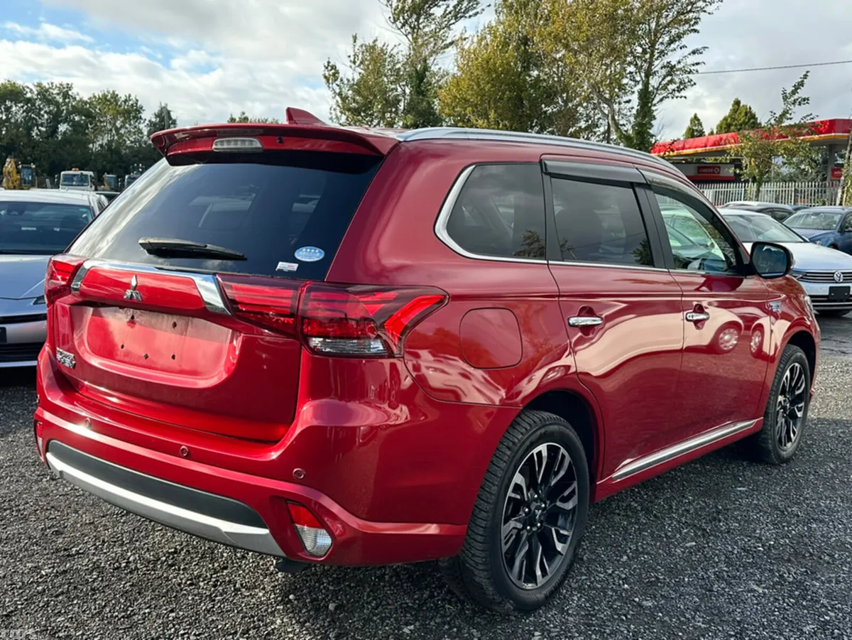 Mitsubishi Outlander SUV, Petrol Plug-in Hybrid, 2015, Red