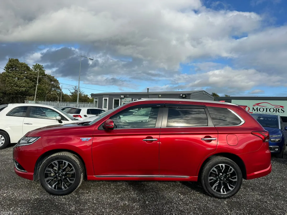 Mitsubishi Outlander SUV, Petrol Plug-in Hybrid, 2015, Red
