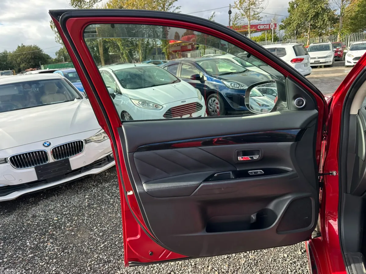 Mitsubishi Outlander SUV, Petrol Plug-in Hybrid, 2015, Red