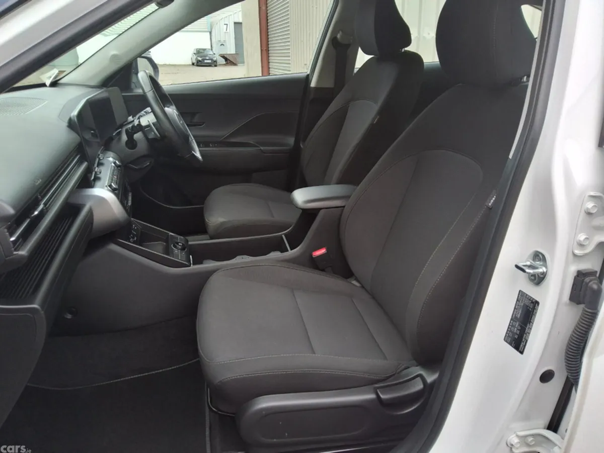 Hyundai KONA SUV, Petrol Hybrid, 2024, White