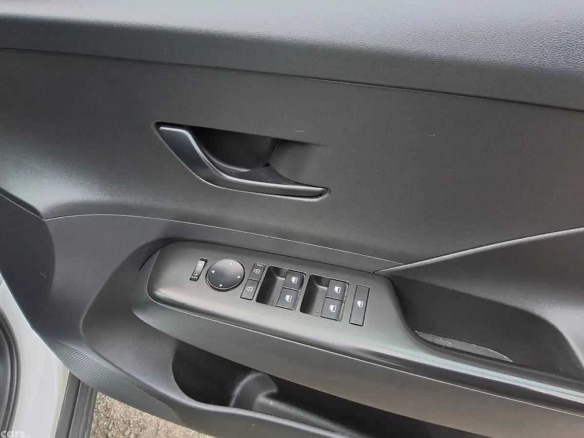 Hyundai KONA SUV, Petrol Hybrid, 2024, White