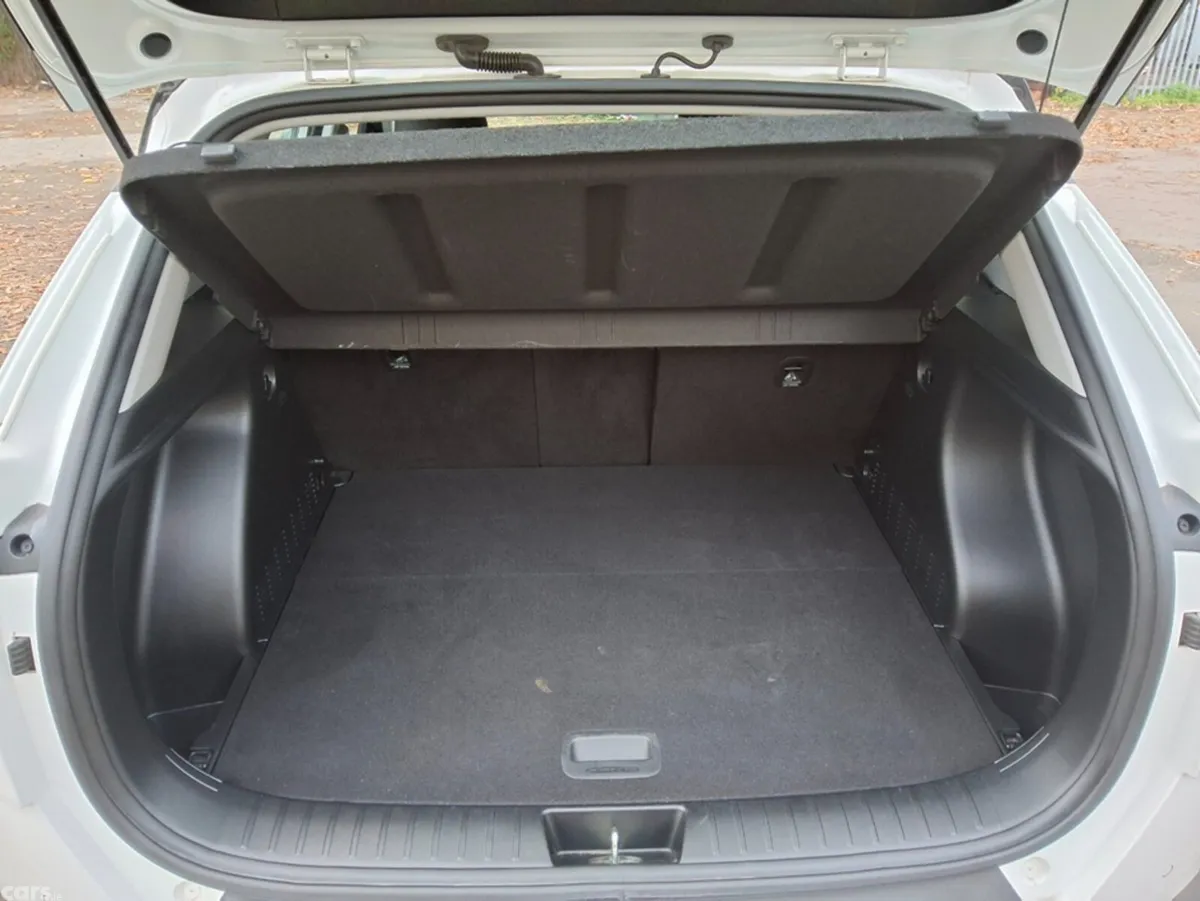 Hyundai KONA SUV, Petrol Hybrid, 2024, White