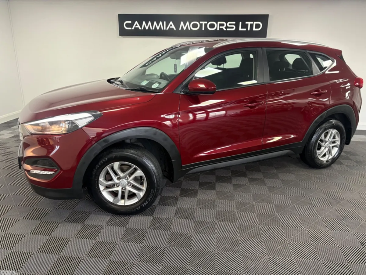 Hyundai Tucson MPV, Petrol, 2016, Red