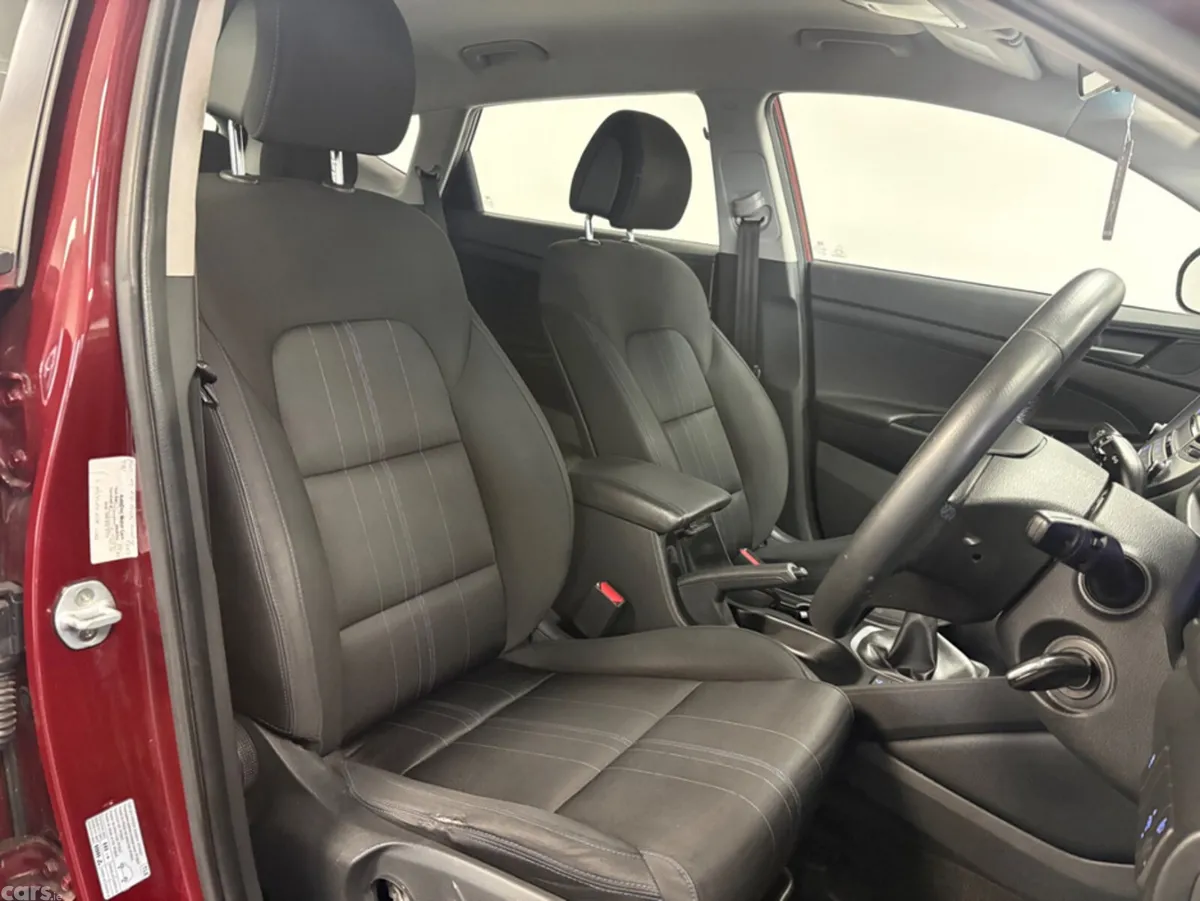 Hyundai Tucson MPV, Petrol, 2016, Red