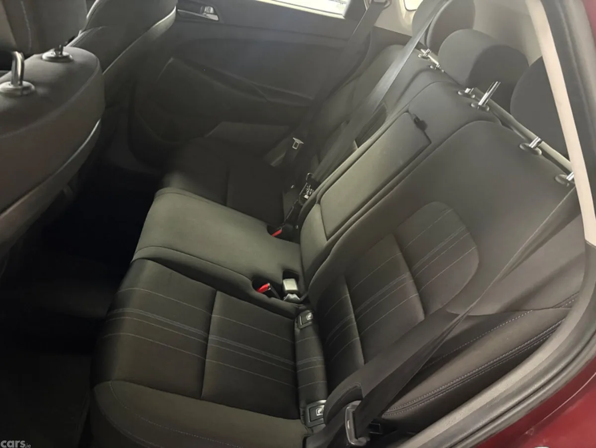 Hyundai Tucson MPV, Petrol, 2016, Red
