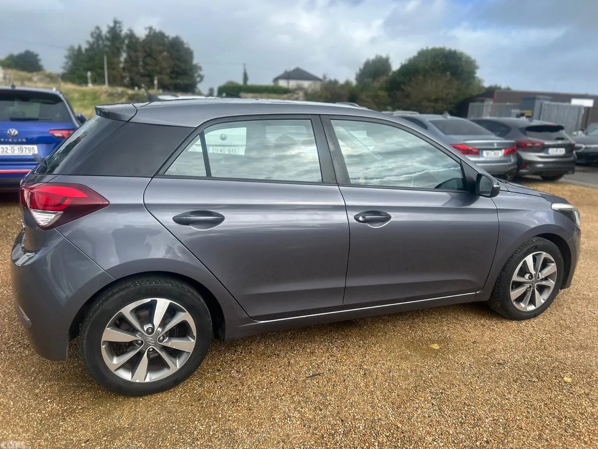 Hyundai i20 Hatchback, Petrol, 2017, Grey