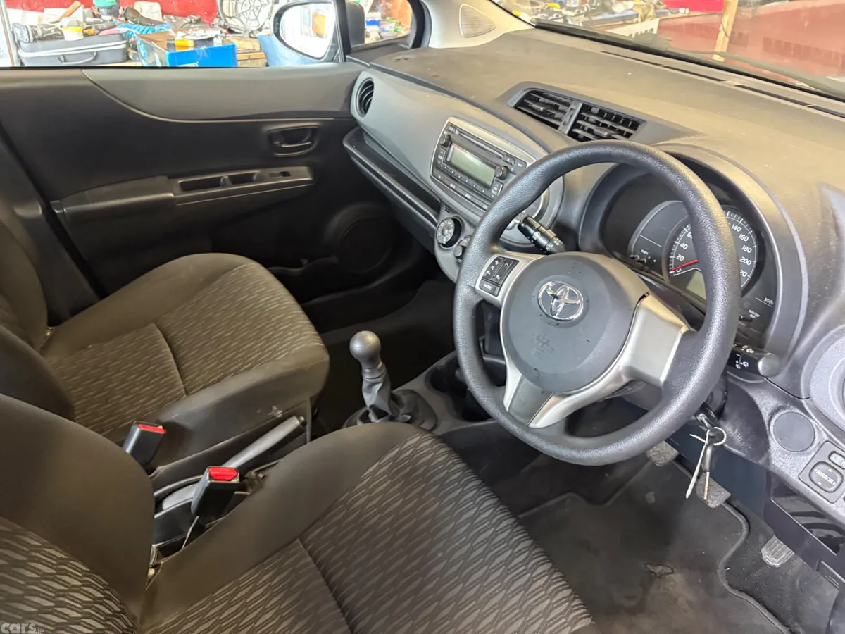 Toyota Yaris Hatchback, Petrol, 2014, Black