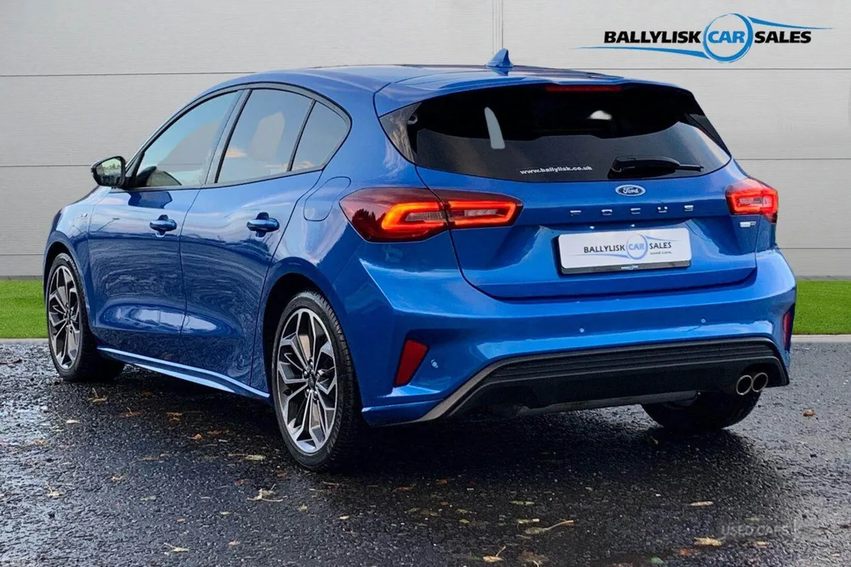 Ford Focus Hatchback, Petrol Hybrid, 2023, Blue