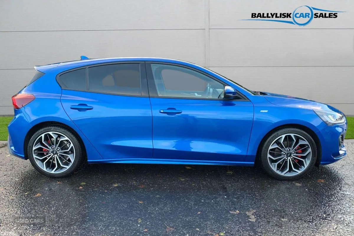 Ford Focus Hatchback, Petrol Hybrid, 2023, Blue