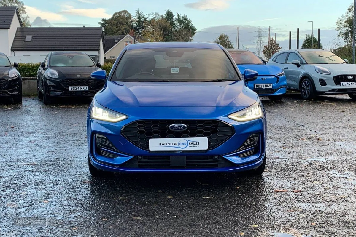Ford Focus Hatchback, Petrol Hybrid, 2023, Blue