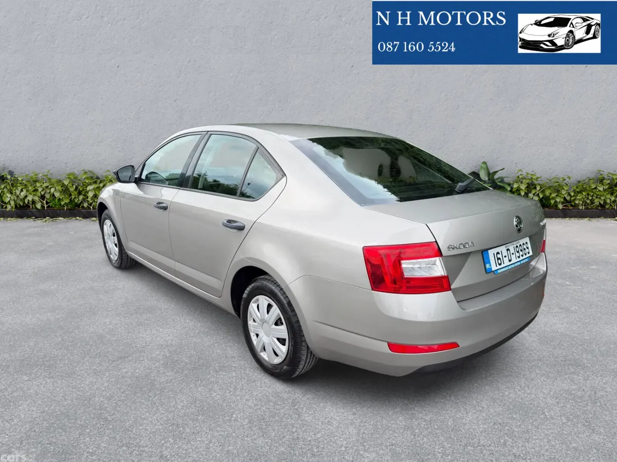 Skoda Octavia Saloon, Petrol, 2016, Beige
