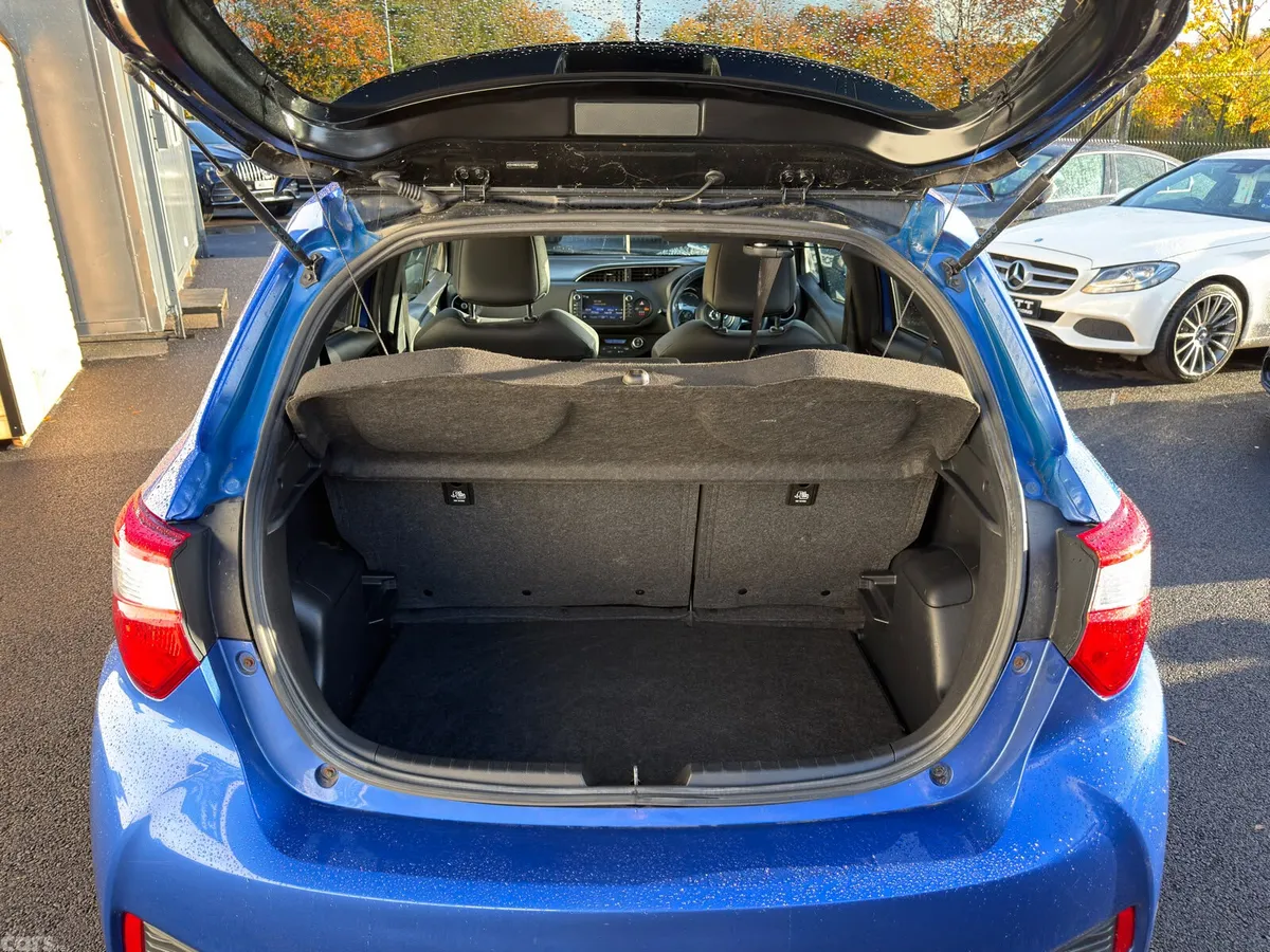Toyota Yaris Hatchback, Petrol Hybrid, 2020, Blue