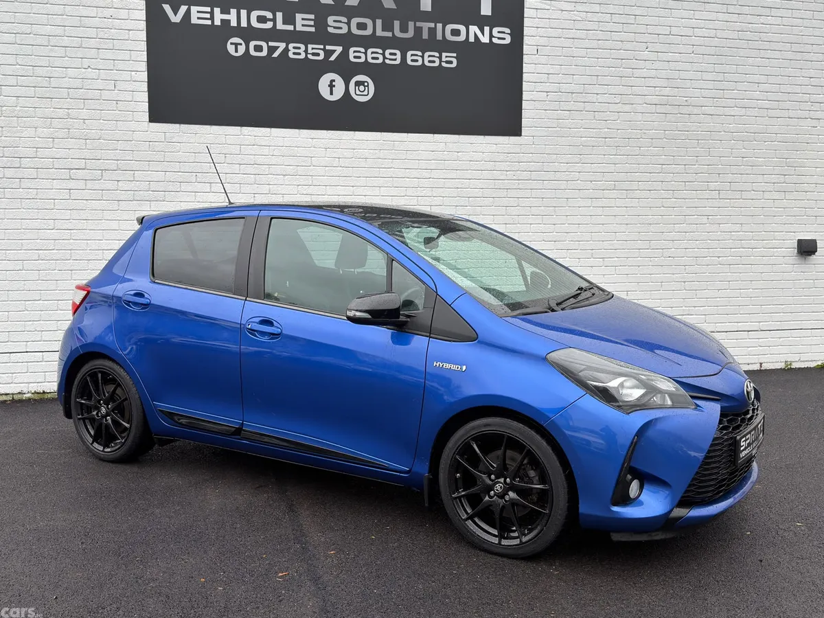 Toyota Yaris Hatchback, Petrol Hybrid, 2020, Blue