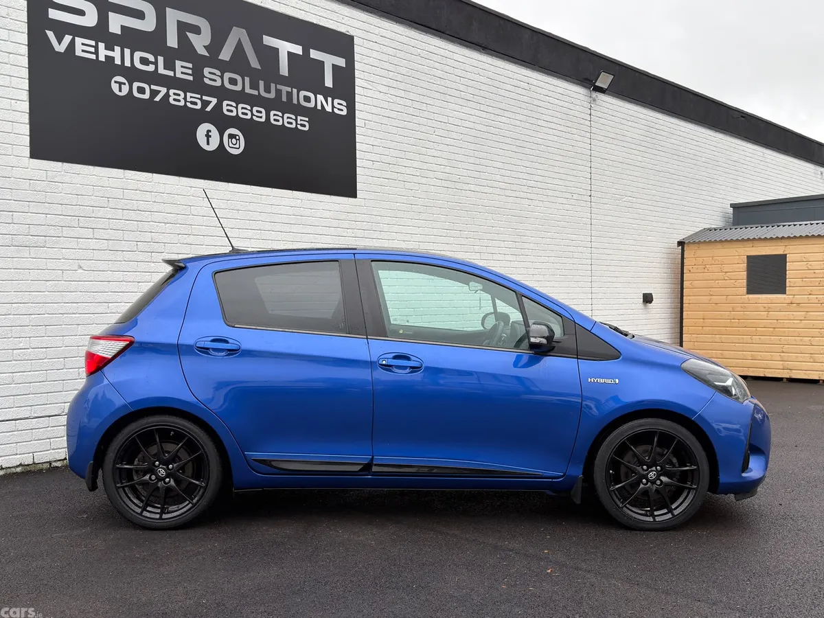 Toyota Yaris Hatchback, Petrol Hybrid, 2020, Blue