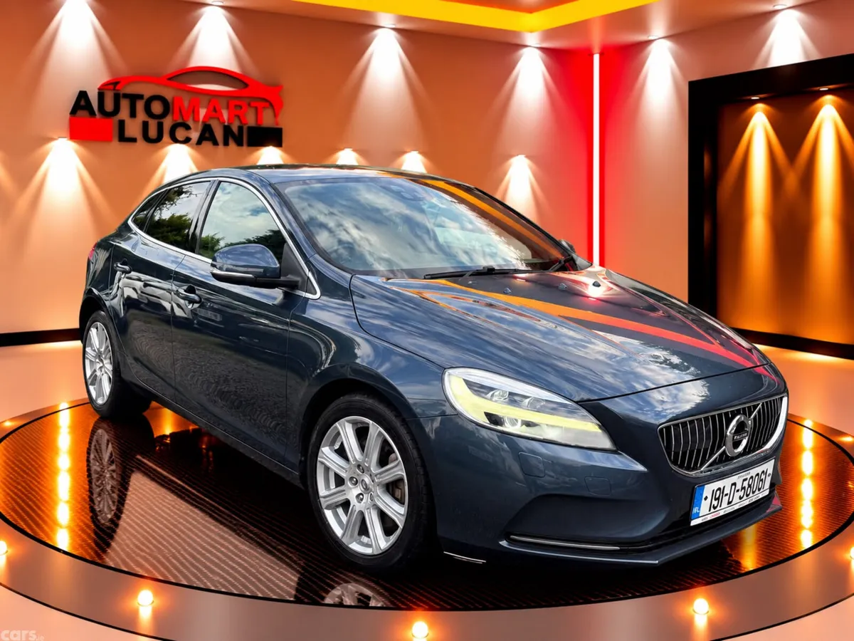 Volvo V40 Hatchback, Diesel, 2019, Blue