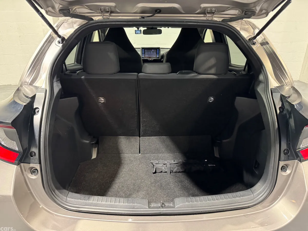 Toyota Yaris Hatchback, Petrol Hybrid, 2023, Grey
