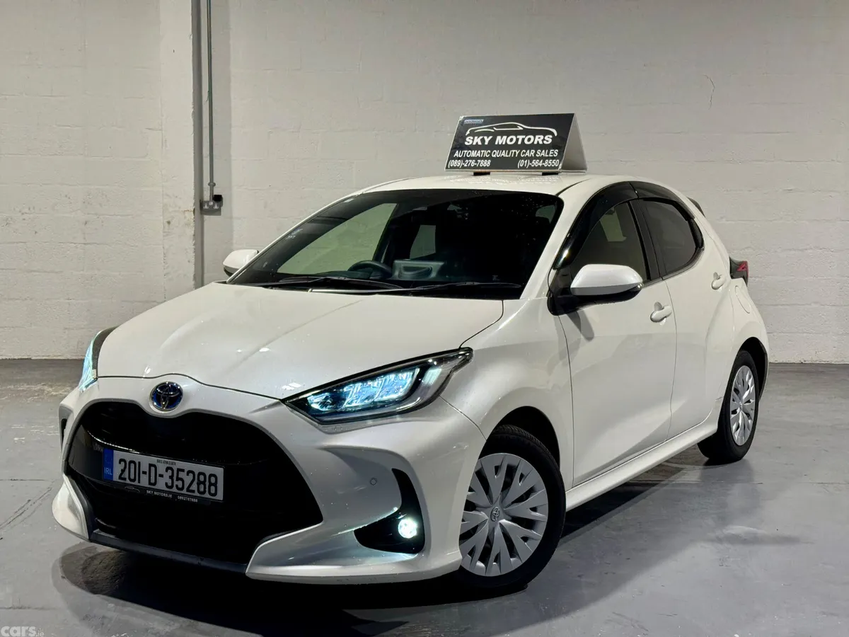 Toyota Yaris Hatchback, Petrol Hybrid, 2020, White