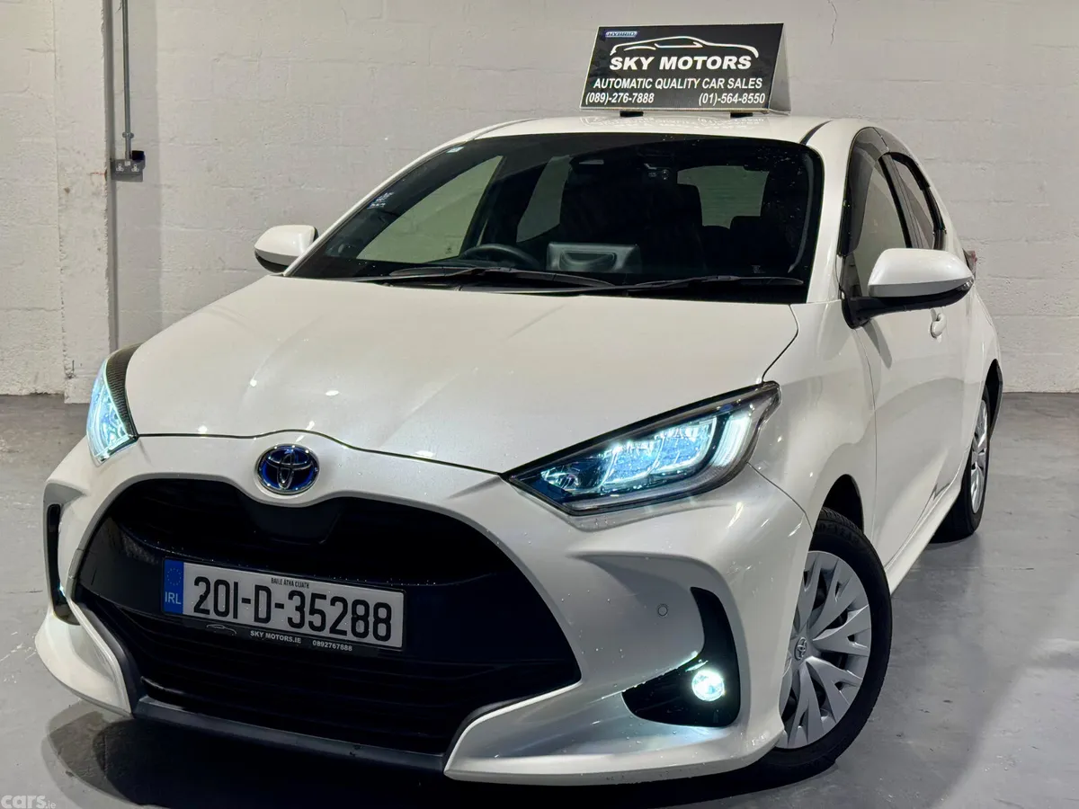 Toyota Yaris Hatchback, Petrol Hybrid, 2020, White