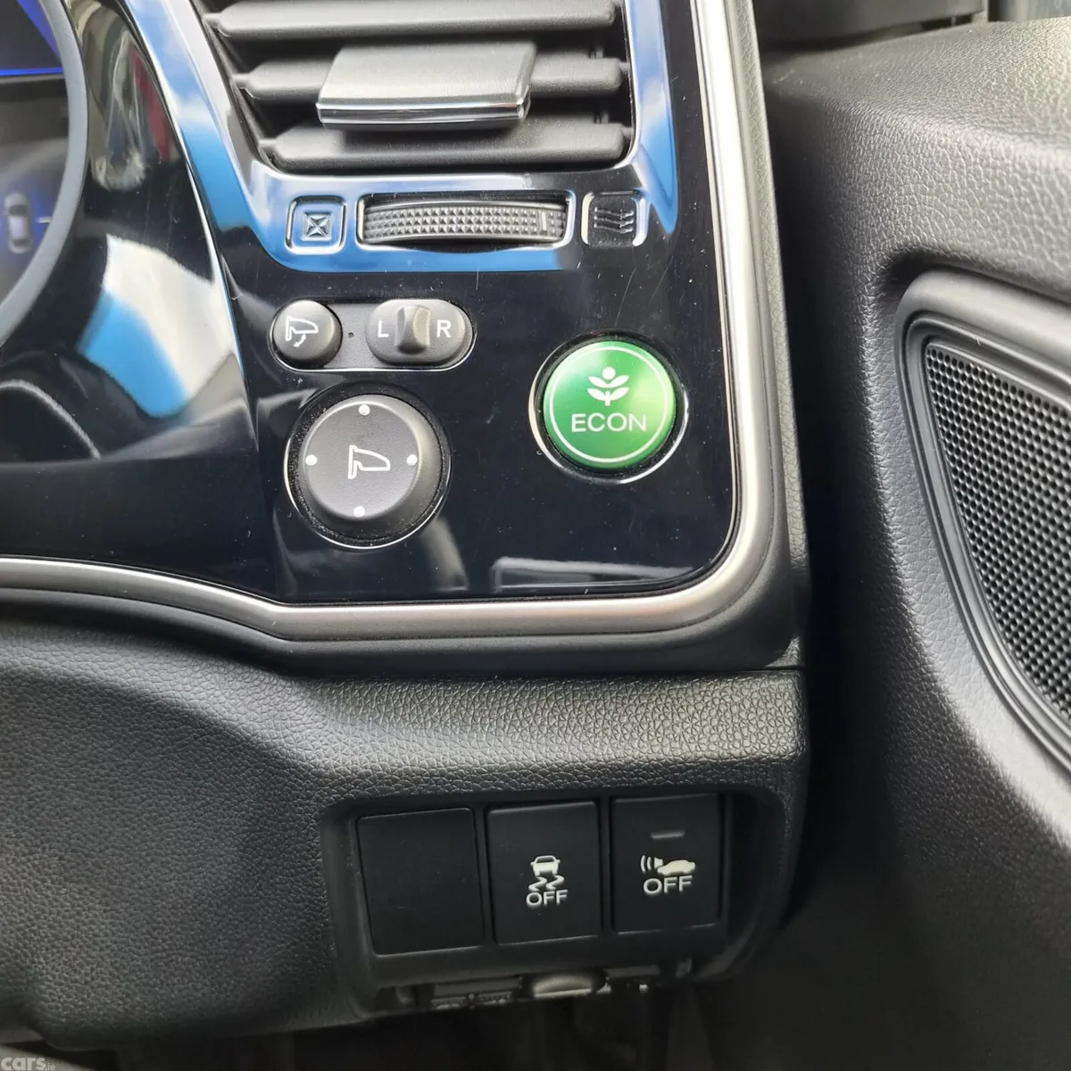 Honda Grace Saloon, Petrol, 2015, Silver