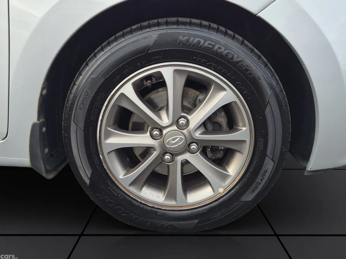 Hyundai i10 Hatchback, Diesel, 2016, Silver